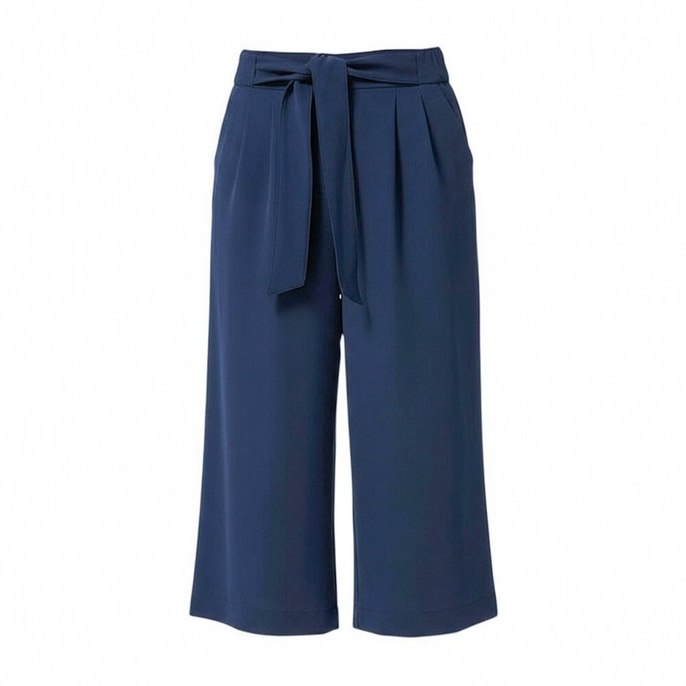 Lululemon | 2 | Noir Crop Pant | True Navy | Minimalist | Athleisure | Casual
